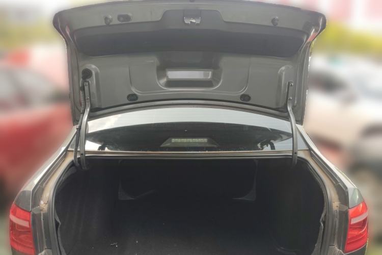 Used Volkswagen Lavida 2013 Revised Classic 1.6L Manual Fashion Edition Trunk