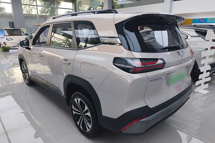 Used Wuling Xingguang 560 New Energy 2026 Model, Plug-in Hybrid, 125 km, Luxury Version Rear Left 45 Deg