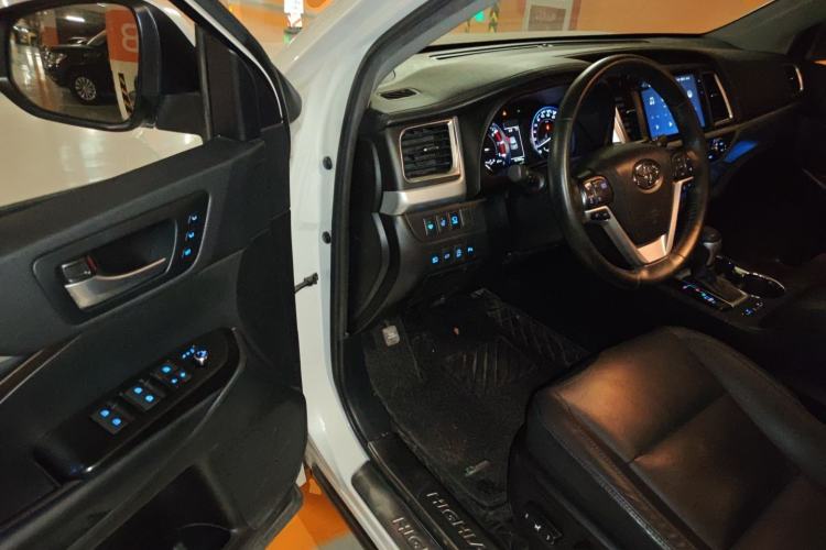 Used Toyota Highlander 2018 2.0T Four-Wheel Drive Supreme Edition 7-Seater China VI Driver Seat