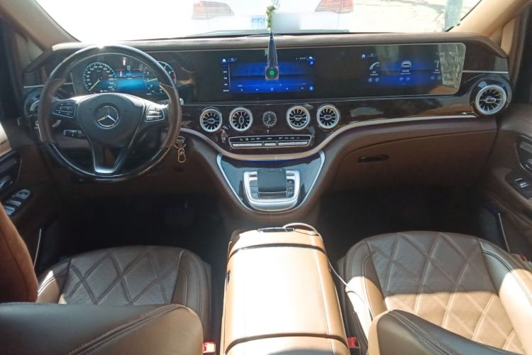 Used Mercedes-Benz Vito 2023 2.0T Business Version 7 Seats Center Console