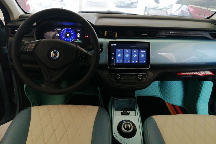 Used Brilliance Xinri i03 2021 318 km 31.45 kWh Center Console