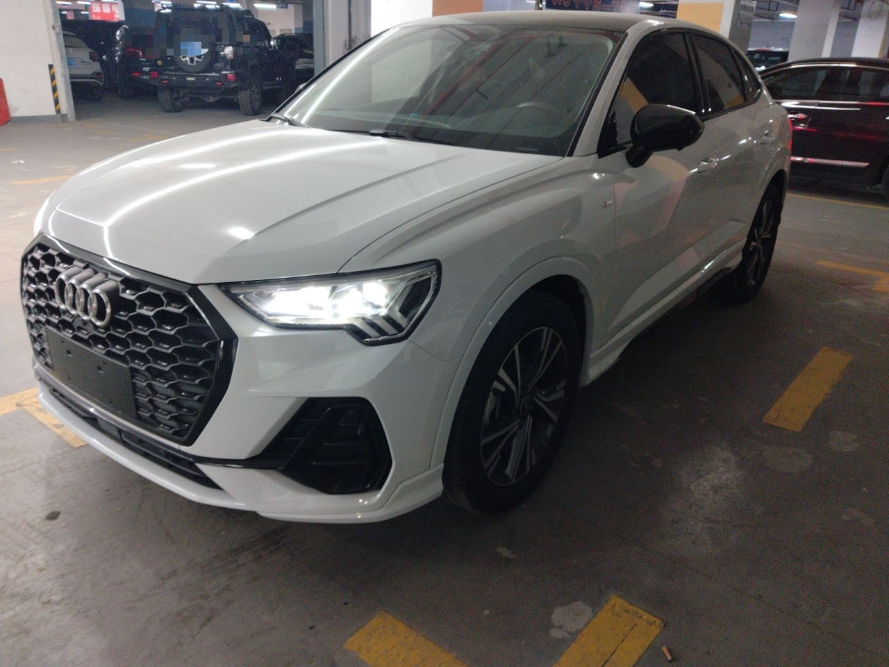 Под передней частью автомобиля