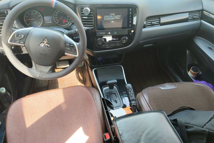 Used Mitsubishi Outlander 2020 2.0L Two-Wheel Drive Comfort Edition 5 Seats Center Console