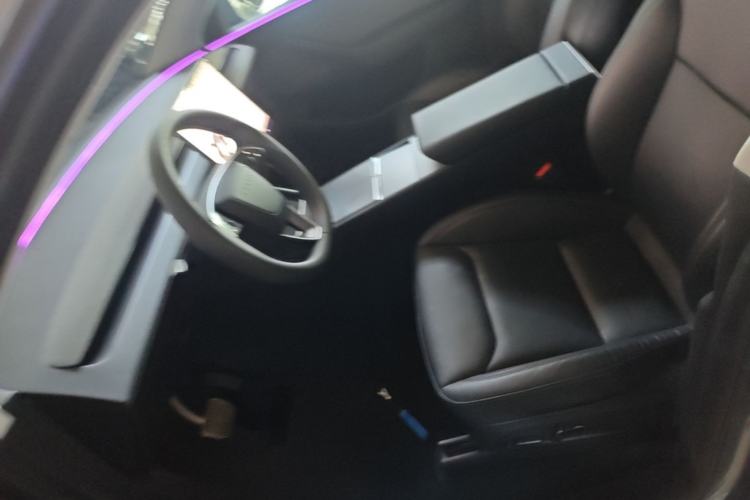 Used Tesla Model Y 2025 Rear-Wheel Drive First Edition Left Front Seat