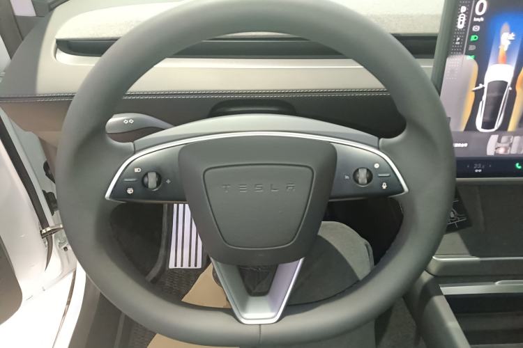 Used Tesla Model Y 2025 Long-Range All-Wheel-Drive Version