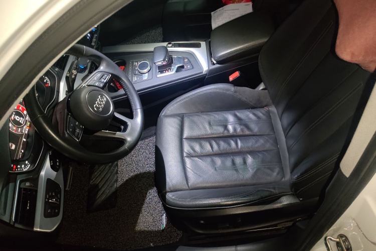 Used Audi A4L 2019 40 TFSI Fashion Edition China VI Emission Standard
