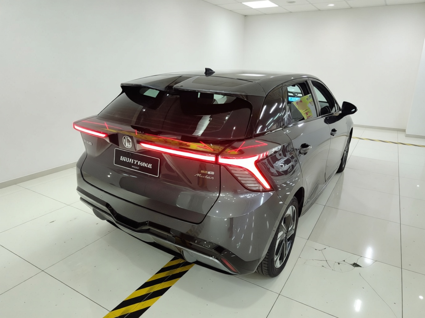 MG 4 EV 2022 520 km Flagship Edition — снимка 6