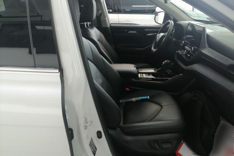 Used Toyota Highlander 2023 2.5L Smart Electric Hybrid Dual-Engine 4x4 Knight Edition 7 Seats Right Front Seat