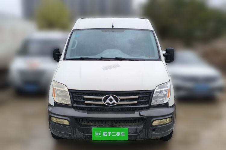 Used SAIC MAXUS Xintu V80 2019 2.5T Classic Model 6-Speed Manual Aotong Long Wheelbase Mid-Height 7-Seater