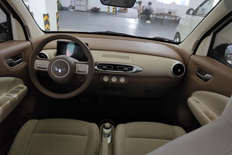 Used Wuling Hongguang MINIEV 2025 Four-Door Version Premium Edition Center Console