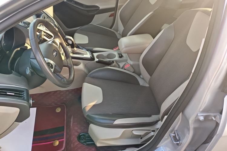 Used Ford Focus 2012 Sedan 1.6L Automatic Fashion Edition
