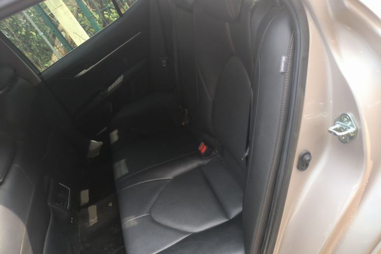 Used Toyota Camry 2021 2.0G Luxury Edition
