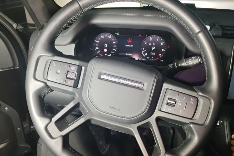 Used Land Rover Defender 2025 110 3.0T P400 – Dynamic HSE Steering Wheel