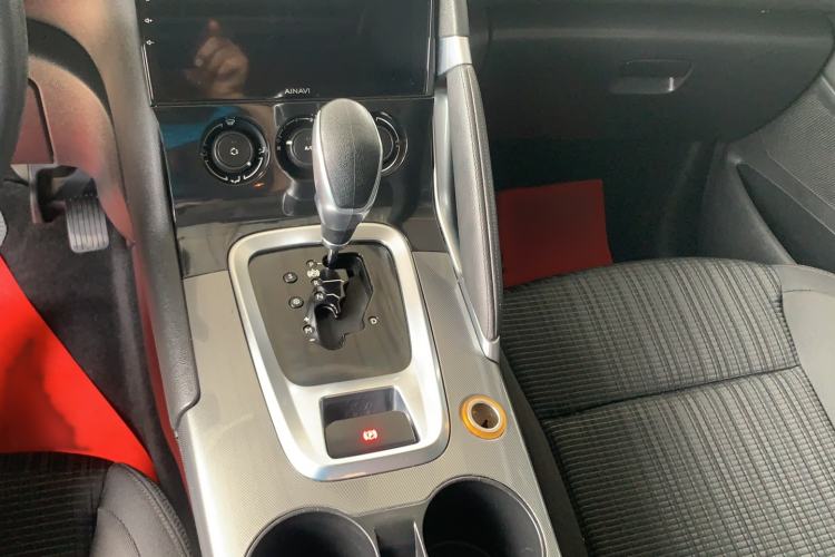 Used Peugeot 3008 2016 2.0L Automatic Standard Edition Gear Lever