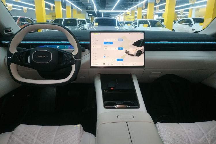 Used Lynk & Co 10 EM-P 2025 Model 240 Four-Wheel Drive Ultra Center Console