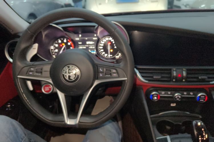 Used Alfa Romeo Giulia 2019 2.0T 280HP Luxury Edition
