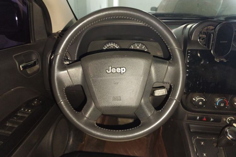 Used Jeep Compass 2010 2.4L four-wheel drive sport version
