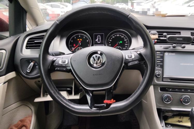 Used Volkswagen Golf 2014 1.4TSI Automatic Luxury Model Steering Wheel