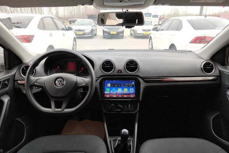 Used Volkswagen Jetta 2017 1.4L Manual Fashion Edition