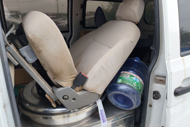 Used Wuling Rongguang V 2016 1.5L Practical Version Non-Power-Assisted Left Rear Seat