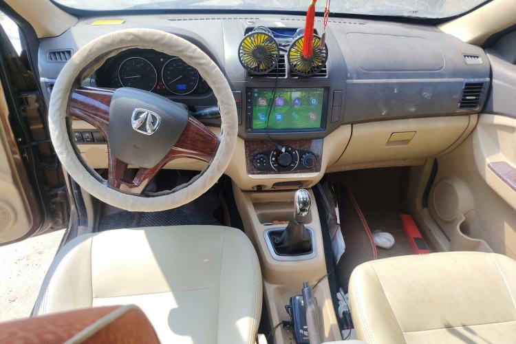 Used BAIC Weiwang M30 2015 1.5L Basic Version DAM15 Center Console