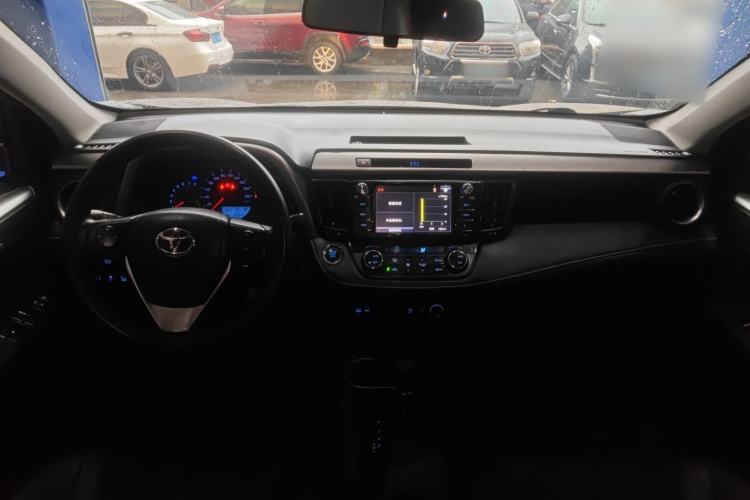 Used Toyota RAV4 2016 2.0L CVT Two-Wheel Drive Fashion Edition China V Standard
