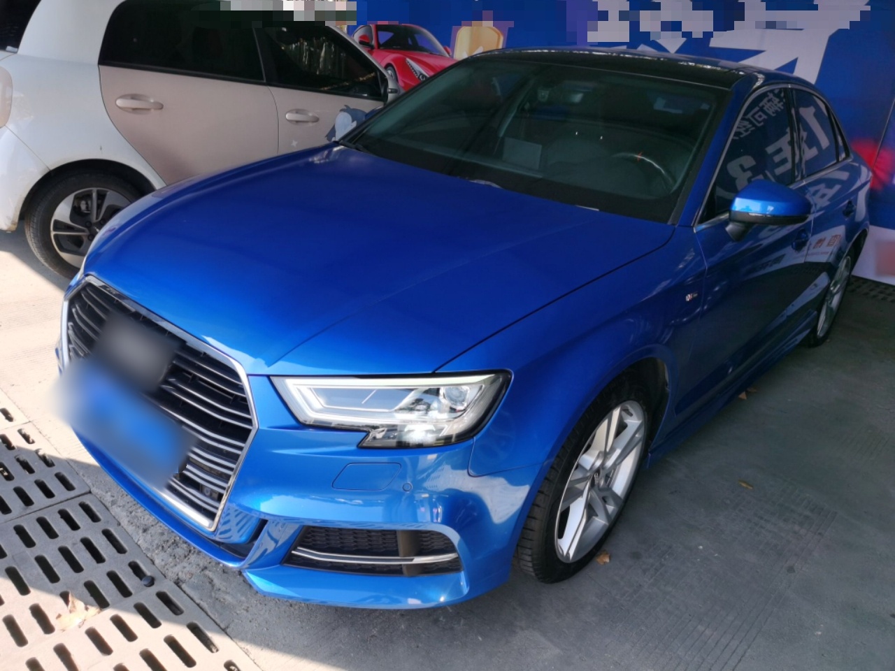 تحت مقدمة السيارة