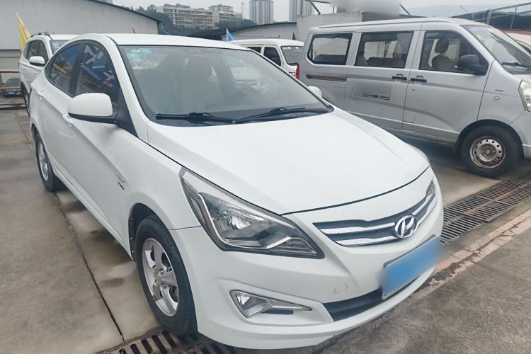 Used Hyundai Verna (older generation) 2014 1.4L Automatic Smart GLS Front Right 45 Deg