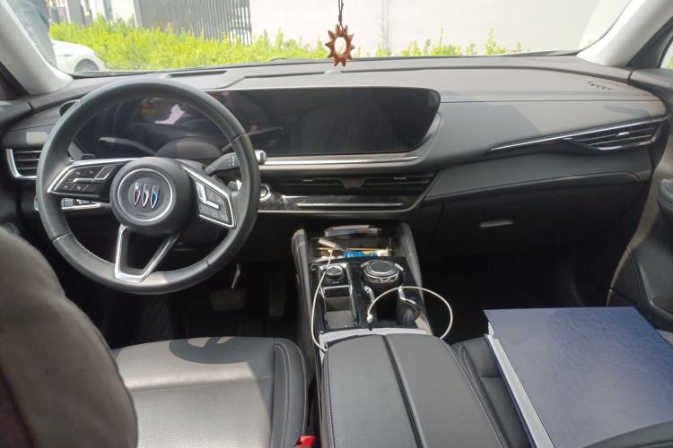 Used Buick Envision 2025 25T Entry-Grade Platinum Edition Center Console