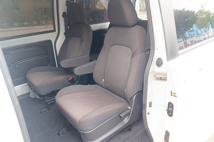 Used Dongfeng Fengon 380 2022 1.5L Comfort-Class Passenger Vehicle (Steel Spring) with 7 Seats
