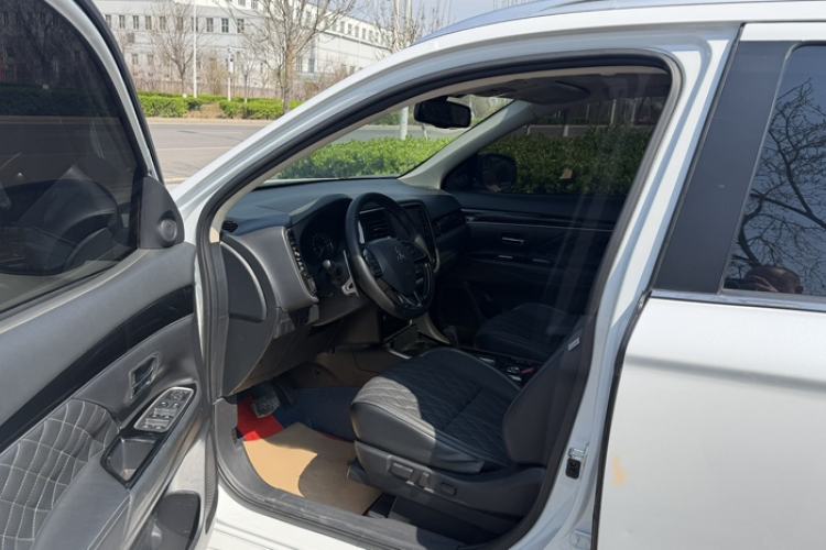 Used Mitsubishi Outlander 2021 2.4L 4x4 Zhi Xiang Edition 7 Seats
