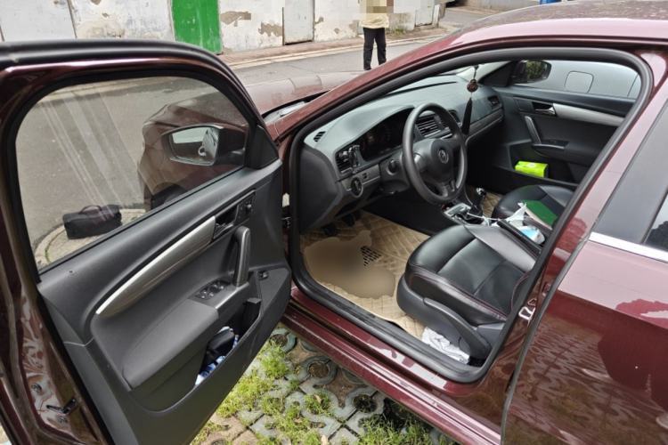 Used Volkswagen Lavida 2013 Revised Classic 1.6L Manual Fashion Edition Driver Seat