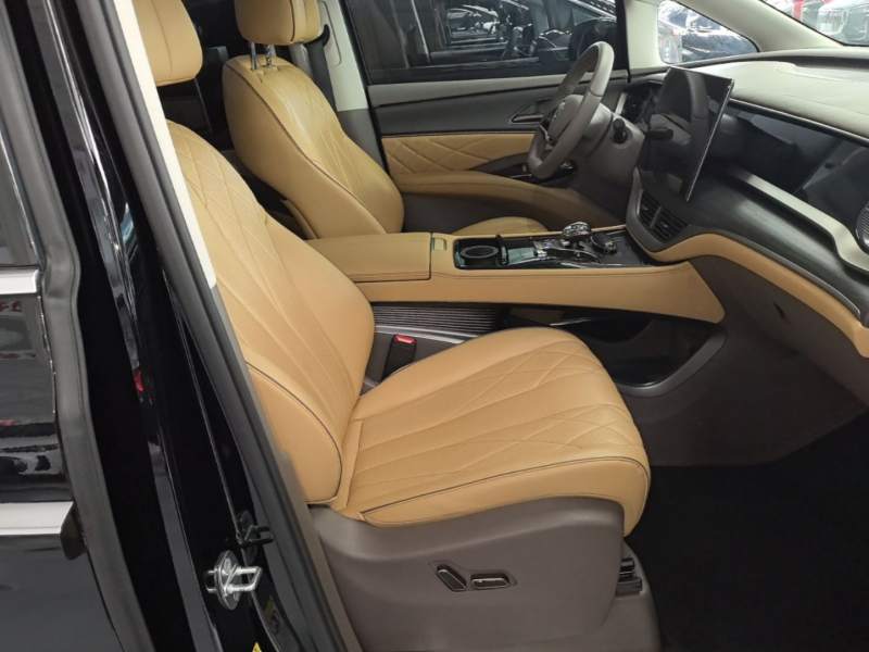 Used Denza D9 2022 DM-i 970 Four-Wheel Drive Prestige Model — 24