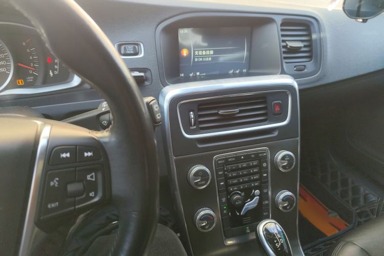 Used Volvo V60 2015 T5 Zhiyi Edition
