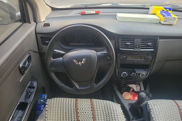Used Wuling Rongguang V 2015 1.2L Standard Version