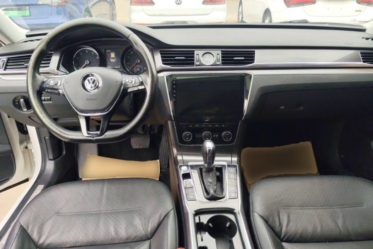 Used Volkswagen Passat 2016 330TSI DSG Prestige Edition Center Console