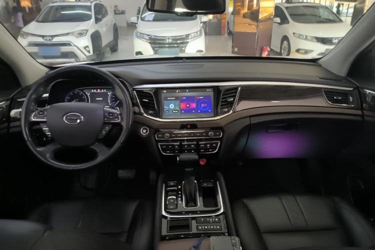 Used GAC Trumpchi GS8 2017 320T Two-Wheel Drive Luxury Smart Connectivity Version (7 Seats) Center Console