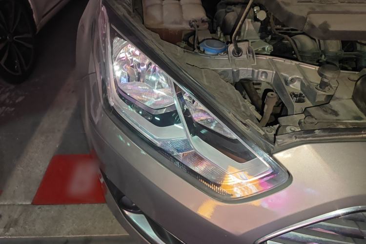 Used Ford Escort 2015 1.5L Manual Fashion Edition Right Front Headlight