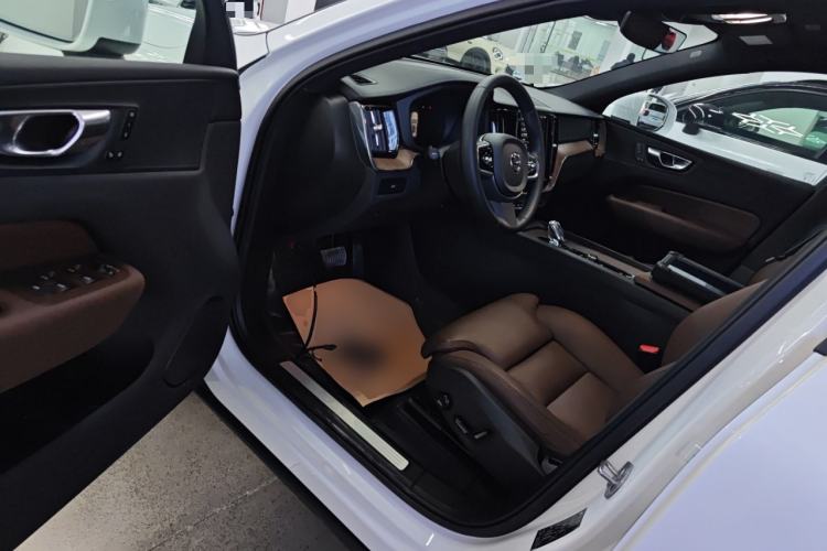 Used Volvo XC60 2025 B5 Four-Wheel Drive Smart & Advanced Luxury Edition
