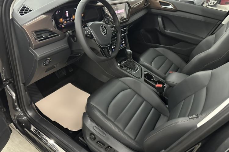 Used Volkswagen Tharu 2022 280TSI Two-Wheel-Drive Luxury Edition Interior 4