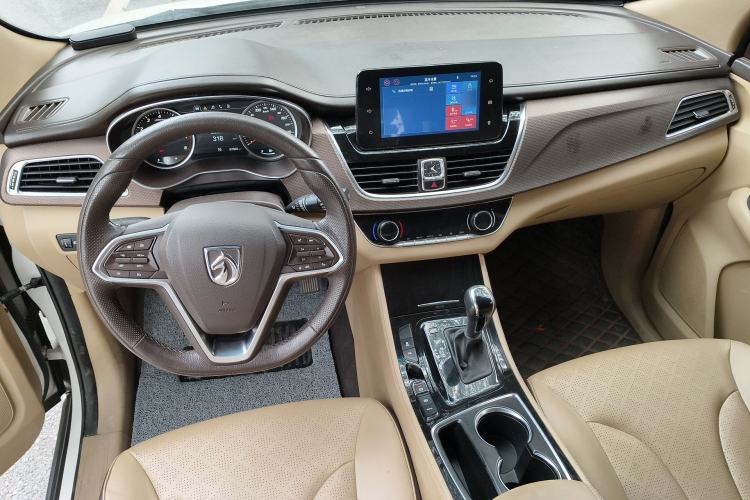 Used Baojun 730 2017 1.8L iAMT Luxury Version 7-Seater
