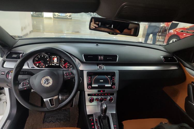 Used Volkswagen FAW-Volkswagen CC 2016 1.8TSI Luxury Model Center Console
