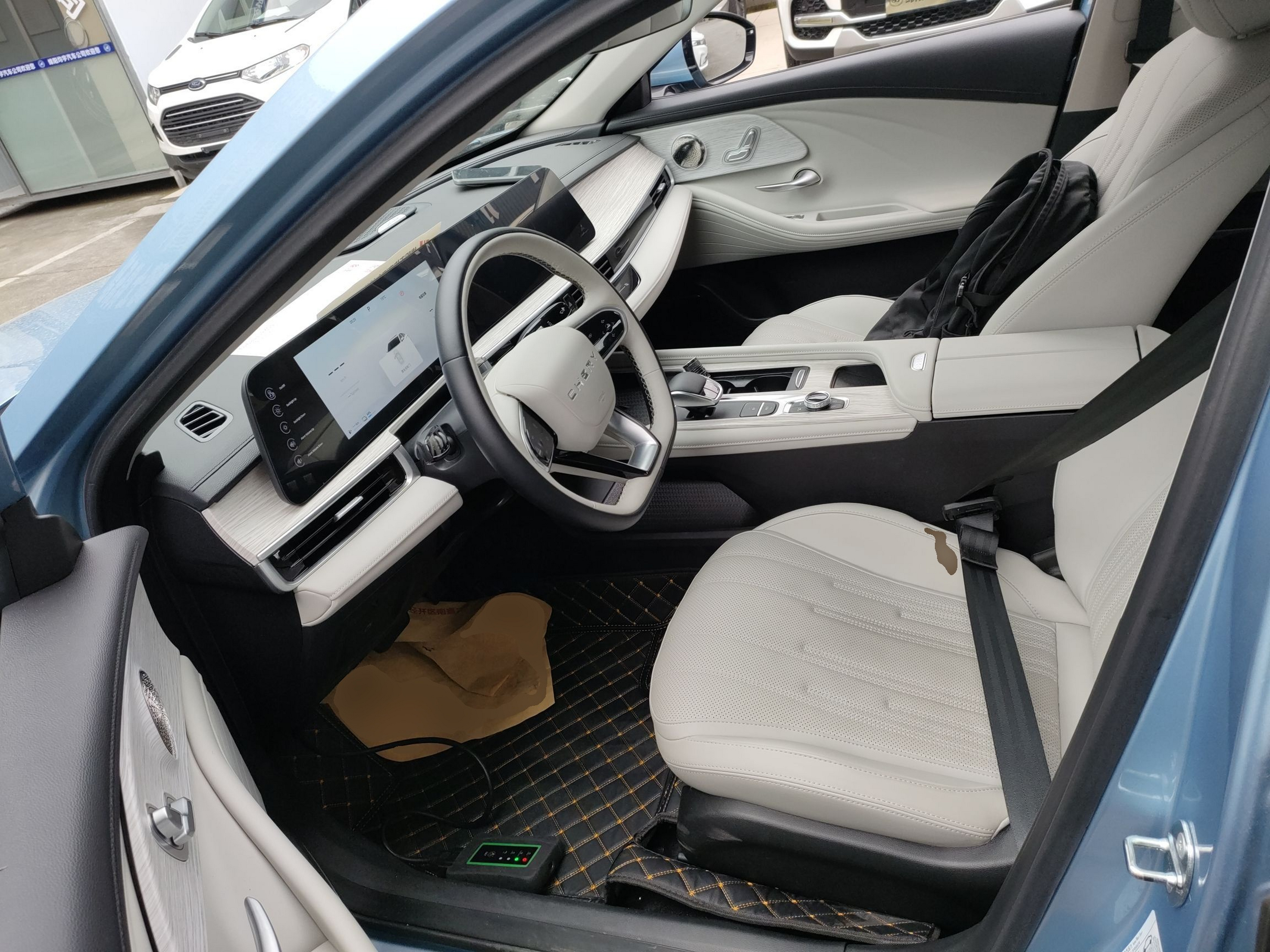 المقاعد الأمامية داخل السيارة