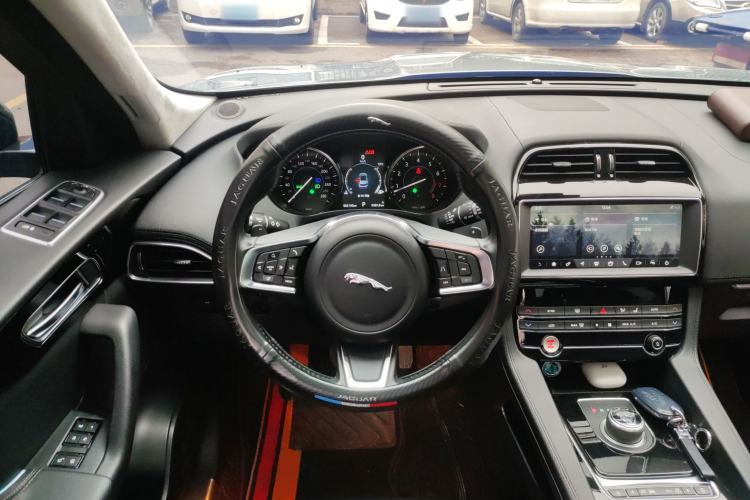 Used Jaguar F-PACE 2020 2.0T Urban Deluxe Edition Steering Wheel