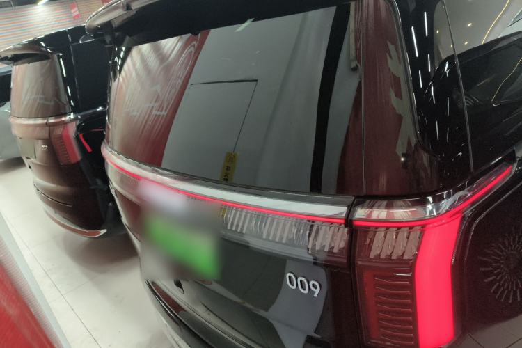 Used Zeekr 009 2024 7-Seater Walk-Through Version Four-Wheel Drive 108 kWh
