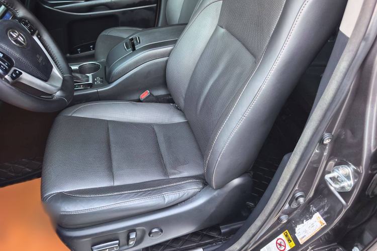 Used Toyota Highlander 2017 2.0T Two-Wheel Drive Luxury Edition 7 Seats
