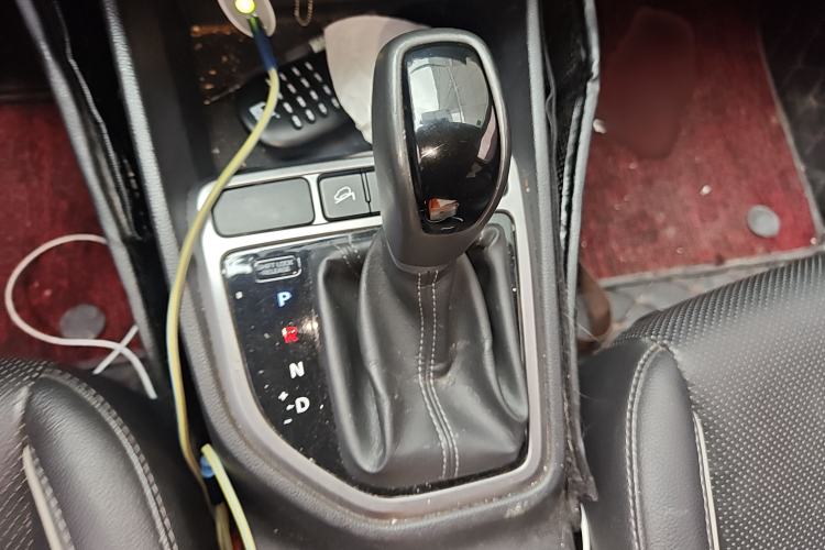 Used Hyundai ix25 2015 1.6L Automatic Two-Wheel Drive Smart GLS Trim Gear Lever