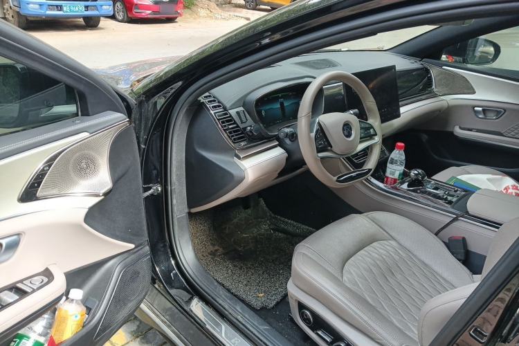 Used BYD Han 2024 EV Glory Edition 605KM Front-Wheel-Drive Premium Model
