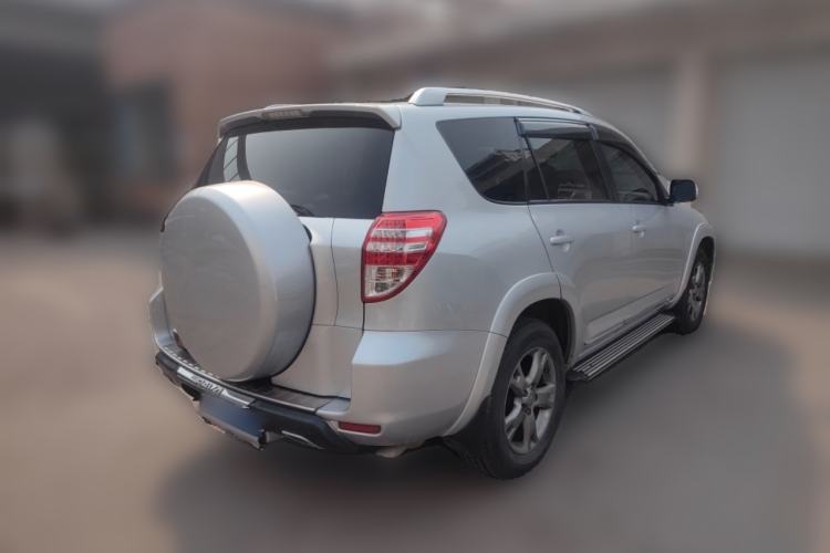 Used Toyota RAV4 2012 Luxurious 2.4L Automatic 4x4 with Stylish Features