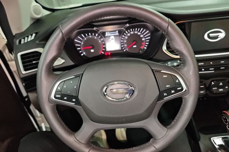Used GAC Trumpchi GS4 2017 235T Automatic Two-Wheel Drive Luxury Smart Connectivity Version Steering Wheel